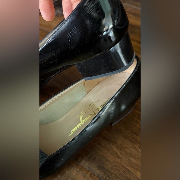 Salvatore Ferragamo Black Verne Leather Bow Flats - Picture 5 of 5